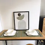 La Parenthese Kaki דירה *